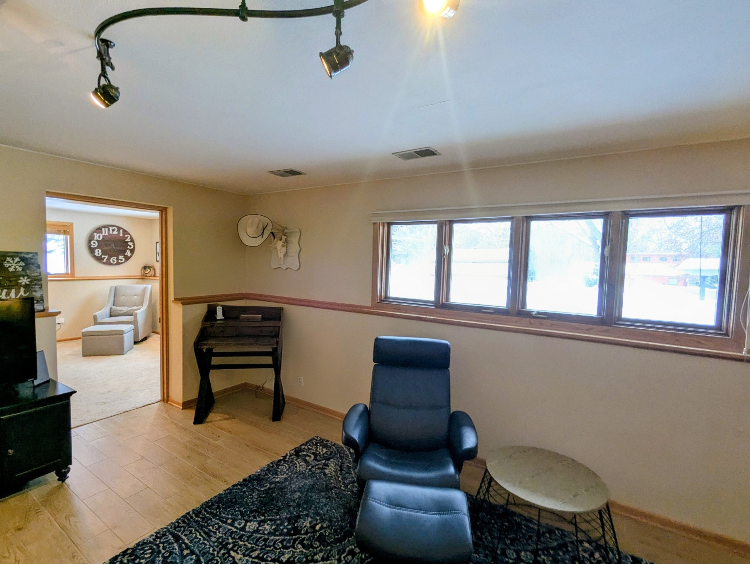 PXL_20251209_194829439~3